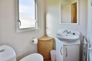 Ensuite- click for photo gallery